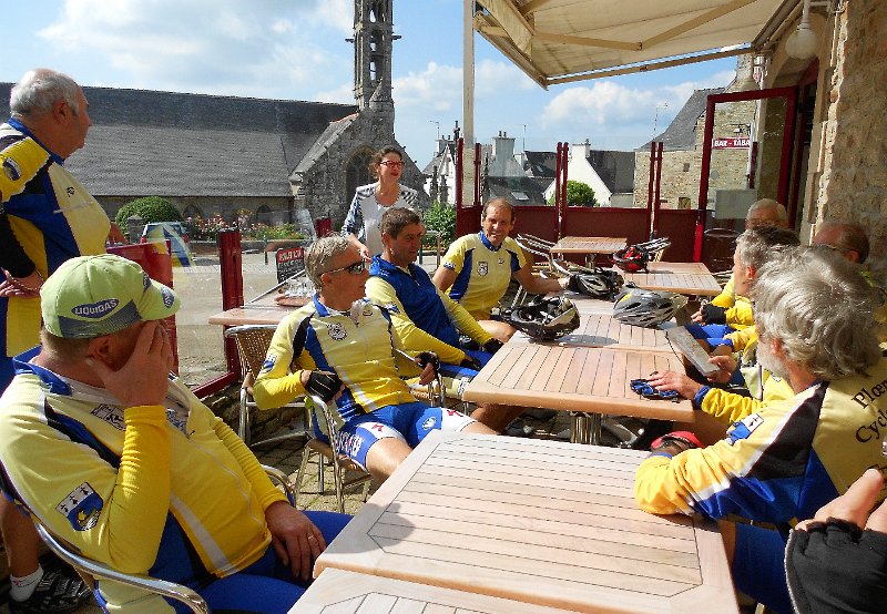 2012-06-12 09 Le cafe arrive.jpg